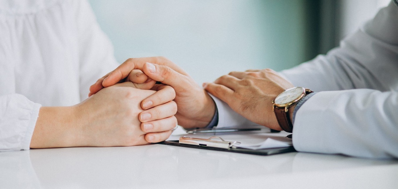 physician-consulting-his-patient-clinic